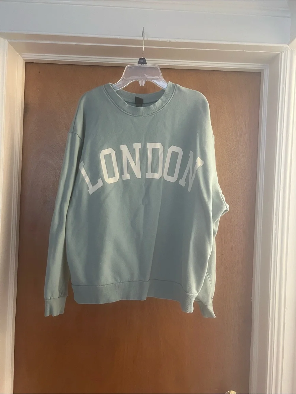wild fable Women’s Sage Green 'LONDON' Long Sleeve Crewneck Sweatshirt - Picture 1 of 5